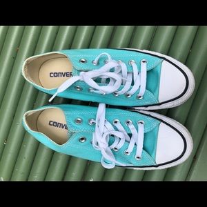 Aqua converse